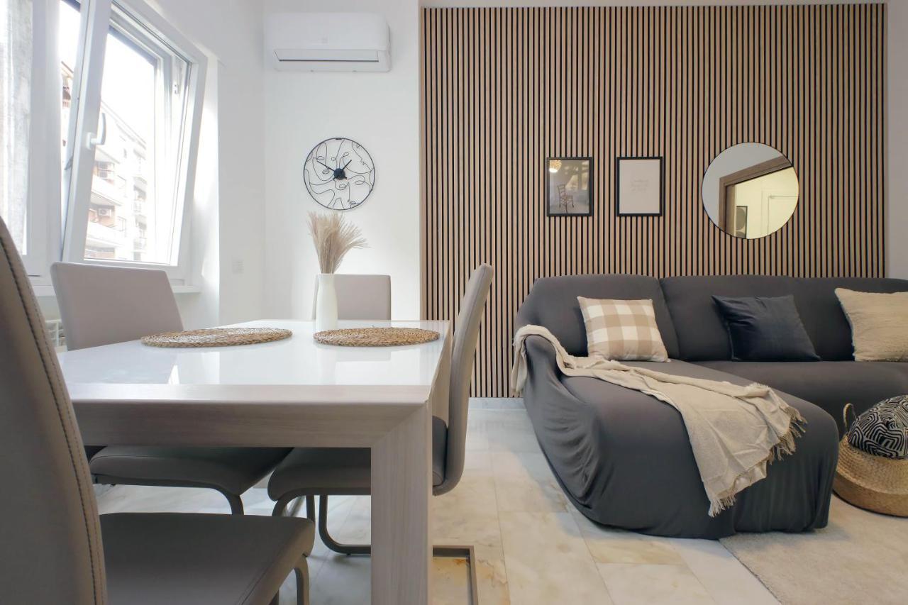Modern Large In Apartamento
